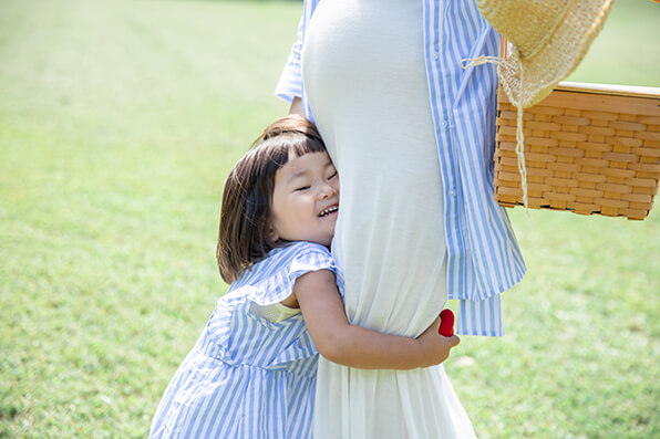 妊娠すると歯が悪くなるって本当？　妊婦さんの口腔内環境について